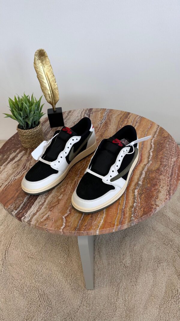TRAVIS SCOTT OLIVE