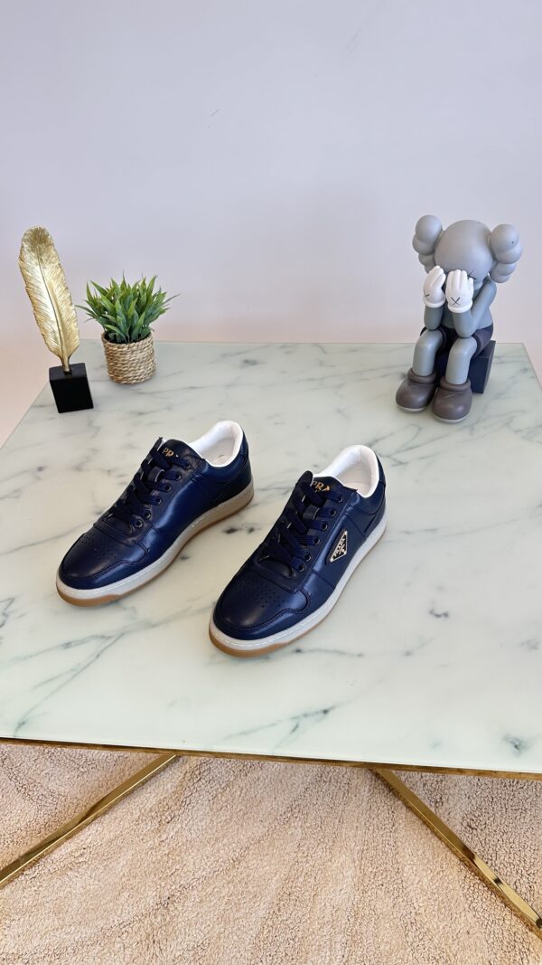PRADA DOWNTOWN LEATHER SNEAKER BLAUW